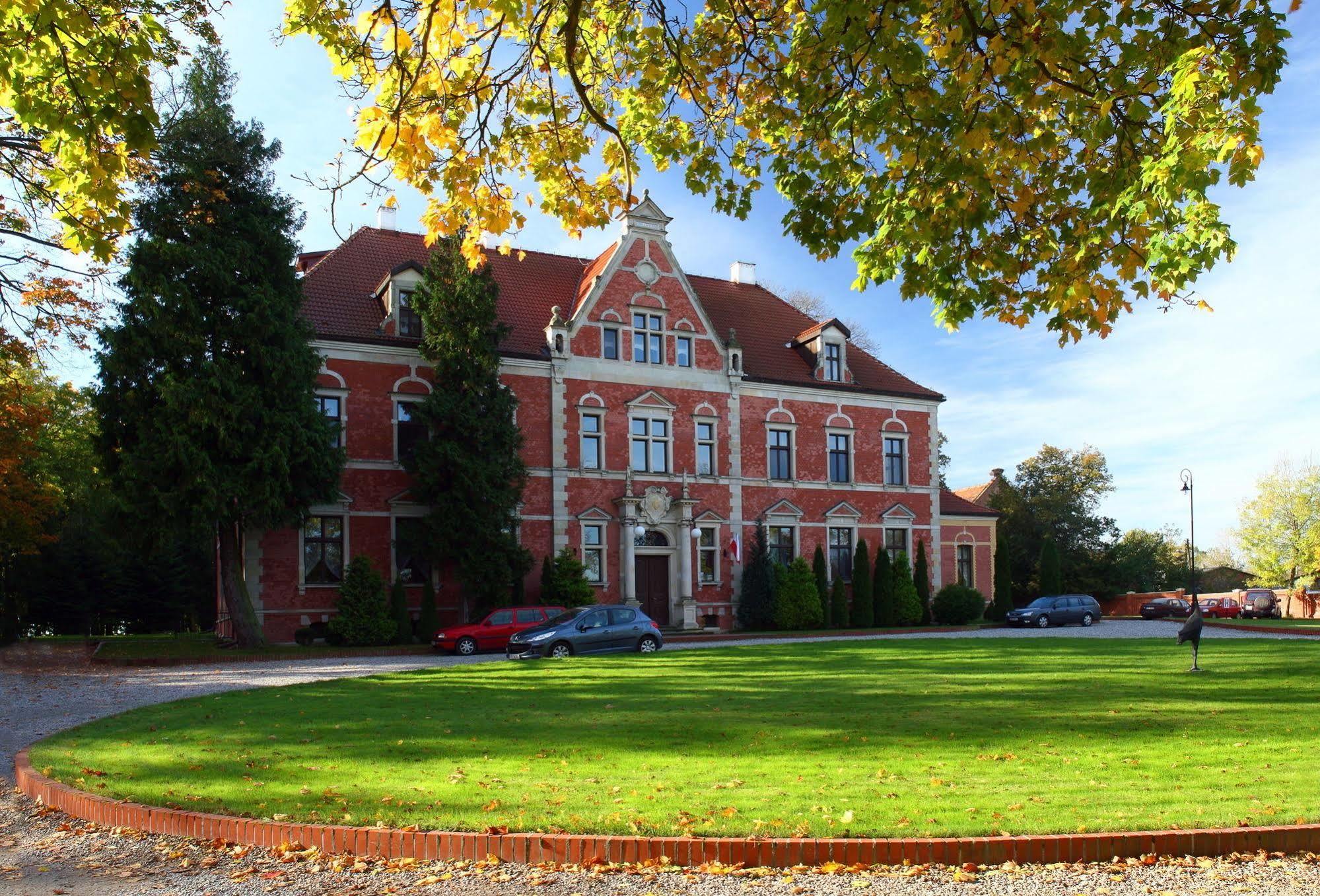 Lezno Palace Exterior photo