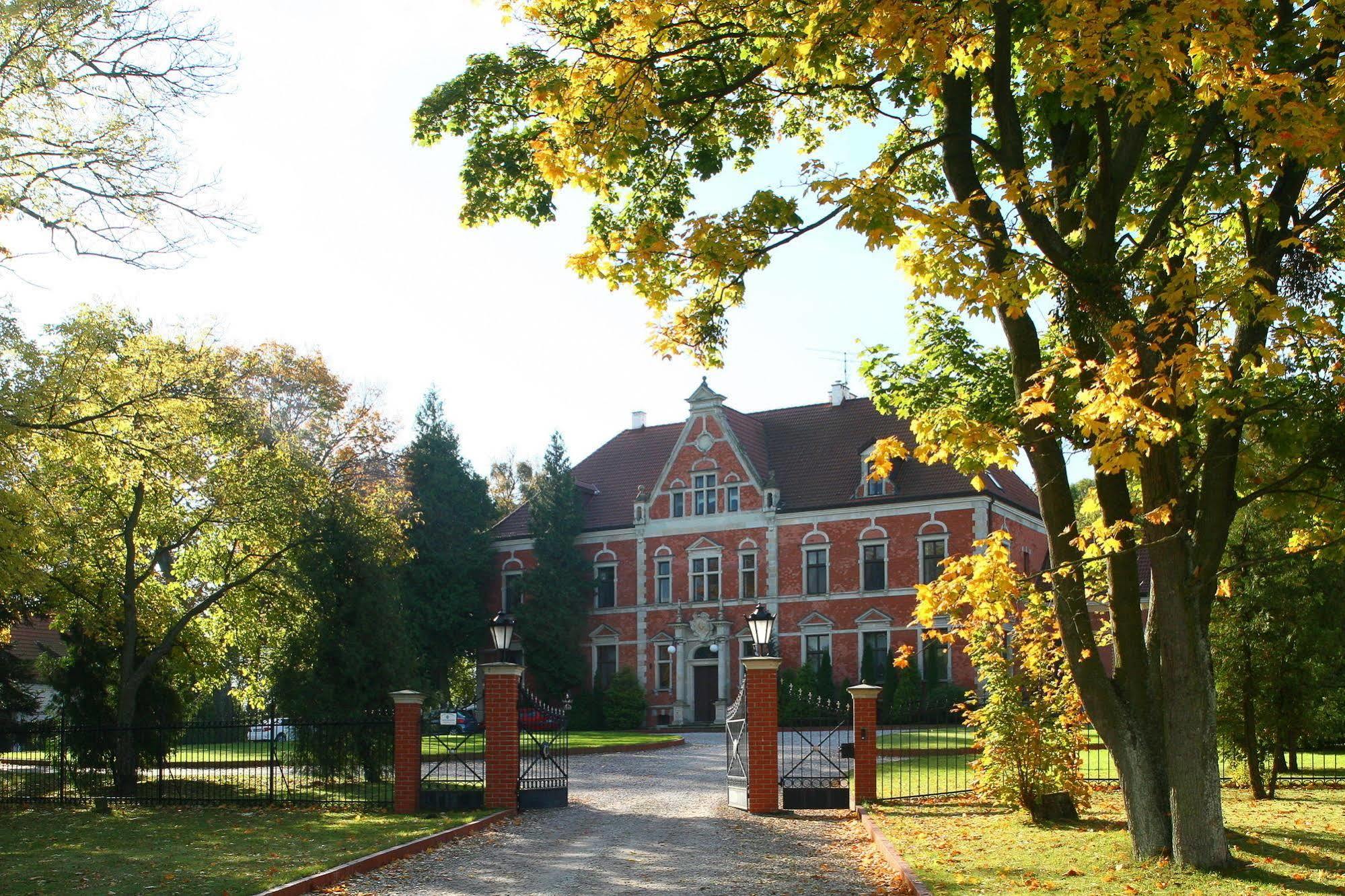 Lezno Palace Exterior photo