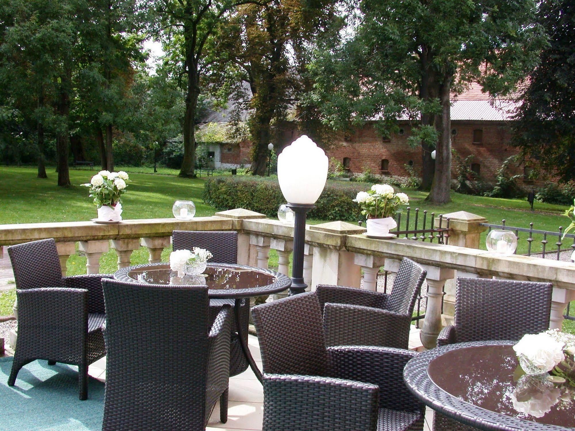 Lezno Palace Exterior photo
