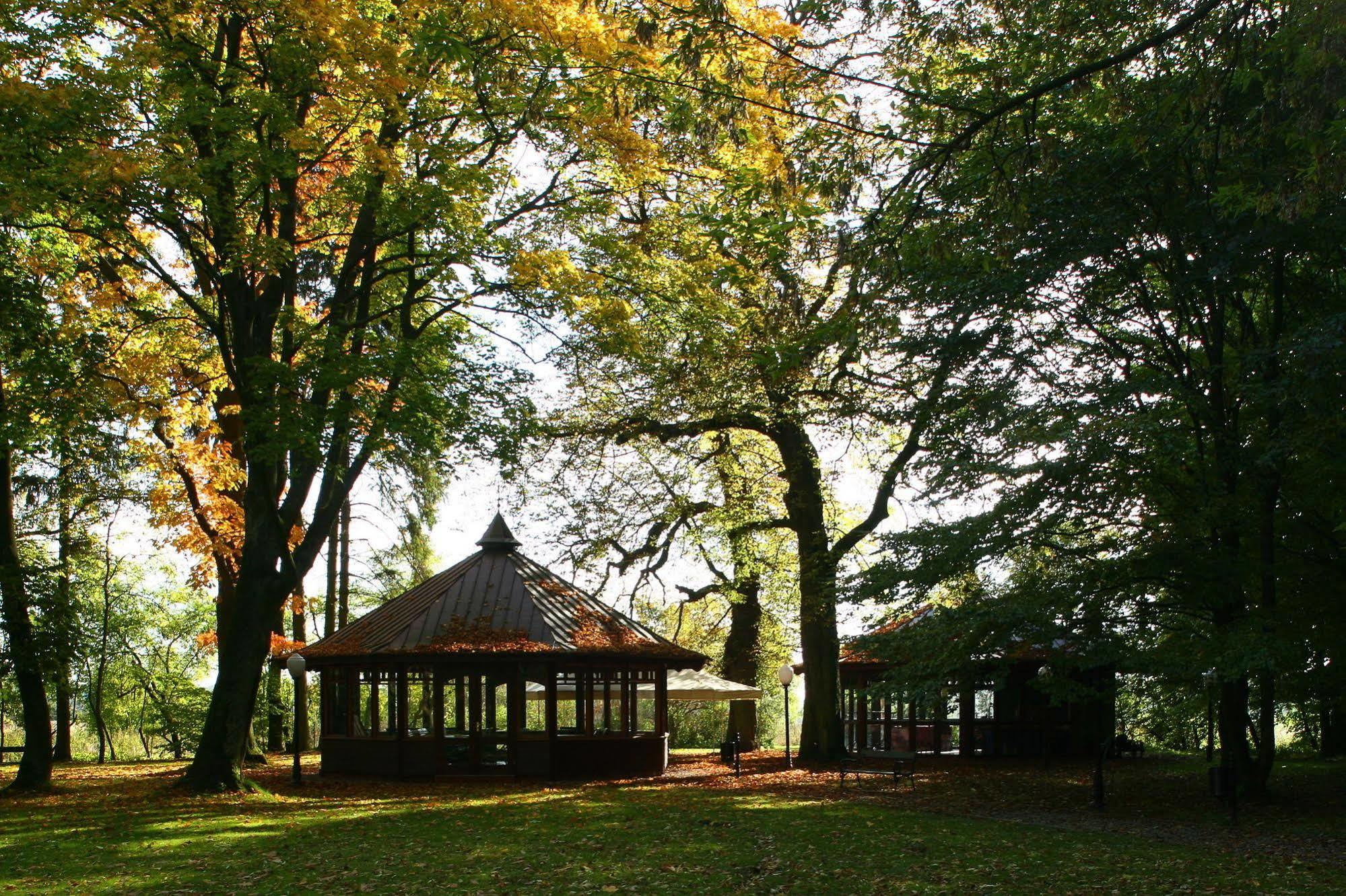 Lezno Palace Exterior photo